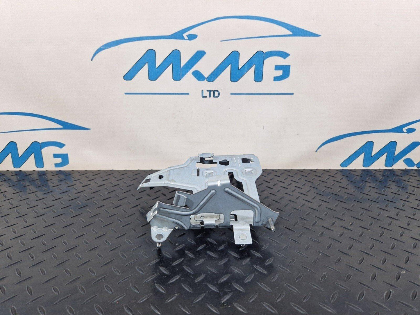14-21 MERCEDES BENZ C200 W205 FUSE BOX RELAY HOLDER BRACKET A2055451740