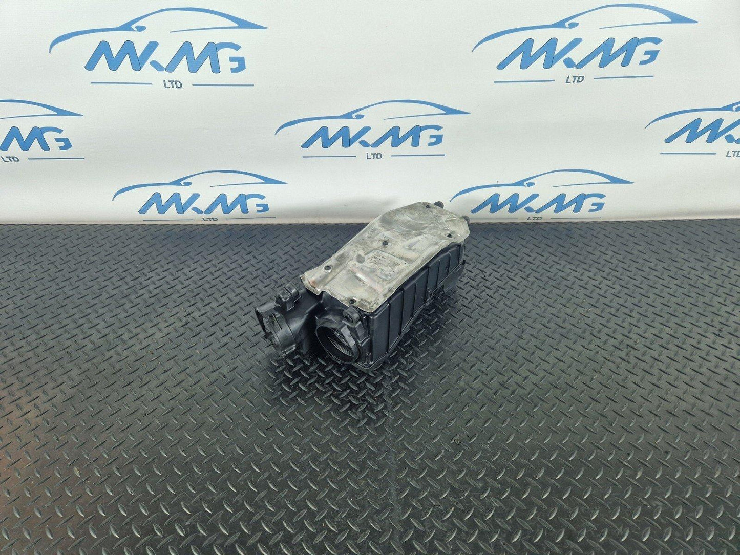 14-21 MERCEDES C CLASS W205 OM651.921 2.1CDI GENUINE AIR FILTER BOX A6510902501