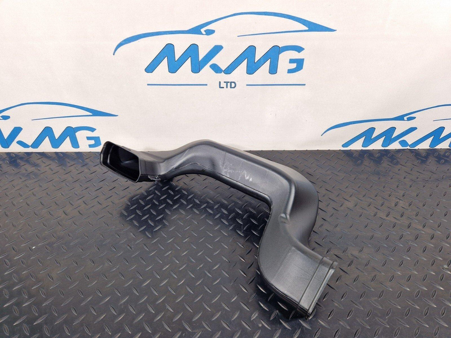 16-23 AUDI A5 F5 SPORTBACK S-LINE AIR GUIDE 8W2819655