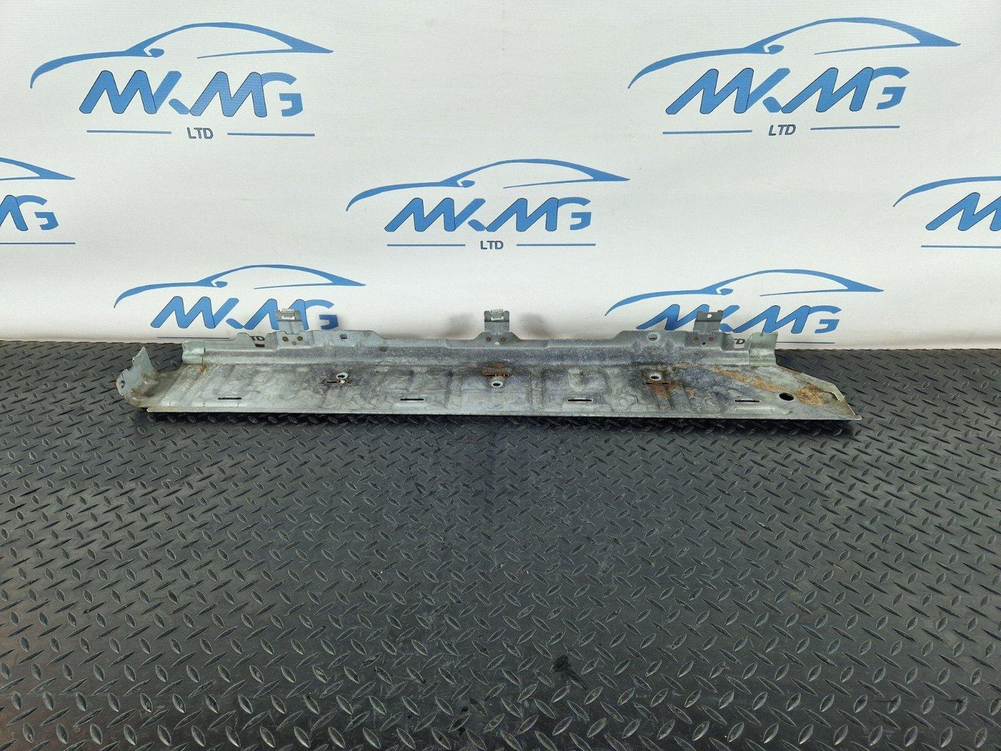 14-23 MERCEDES BENZ VITO W447 SLIDING DOOR STEP MOUNT BRACKET LEFT A4477303400
