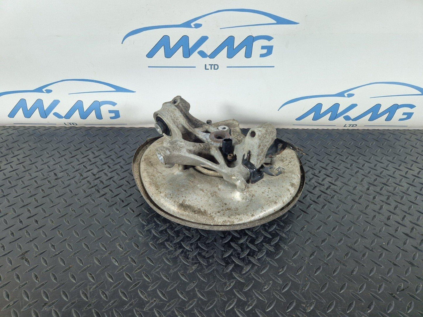 16-19 AUDI A4 B9 GENUINE REAR RIGHT WHEEL HUB SPINDLE 8W0505460C 8W0615612
