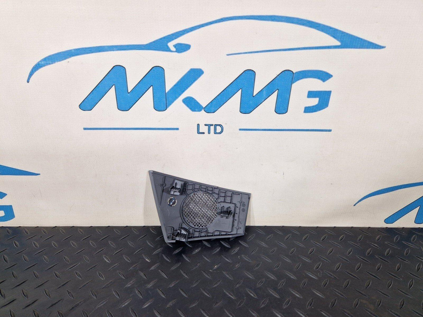 18-ON MERCEDES BENZ SPRINTER W907 OEM RHD RIGHT SPEAKER COVER A91008270400