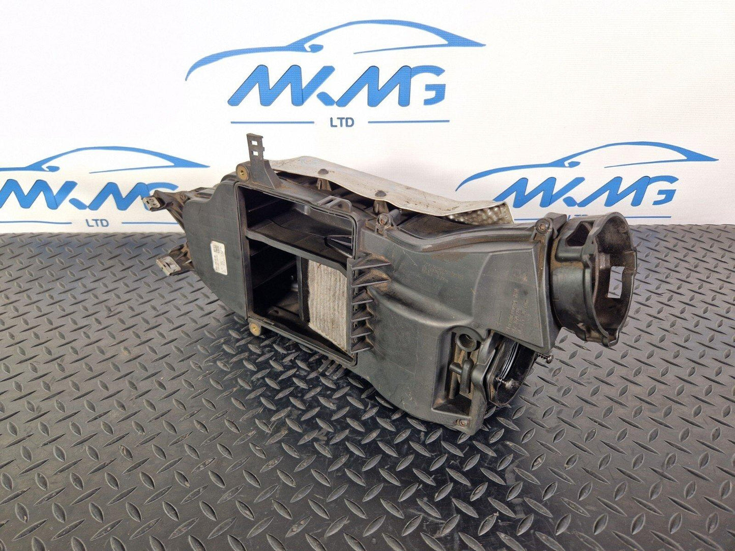 14-21 MERCEDES BENZ C300h W205 OEM AIR FILTER BOX A6510900700