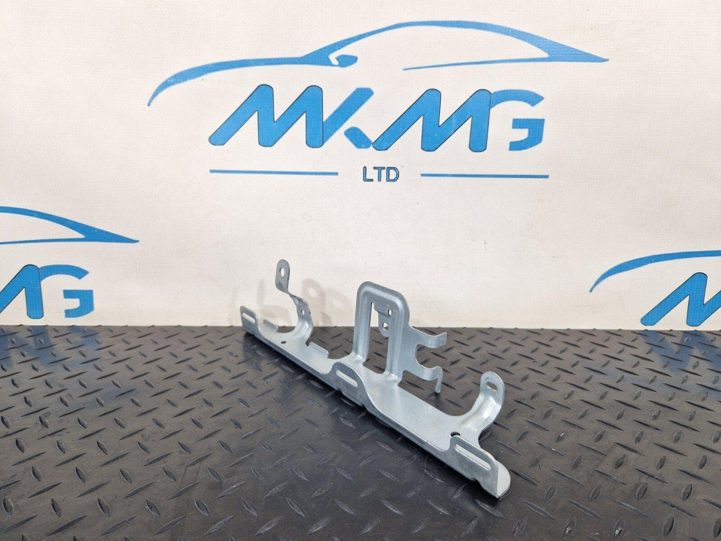 14-21 MERCEDES BENZ C220 W205 GENUINE RIGHT SIDE O/S BOOT BRACKET A2056914400