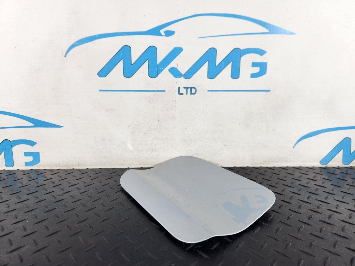 16-22 BMW X1 F48 FUEL TANK FILLER FLAP COVER IN SILVER 7359631