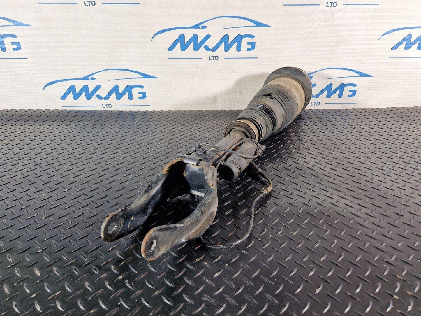 16-19 MERCEDES GLE W166 FRONT RIGHT AIR SUSPENSION SHOCK ABSORBER A1663233600