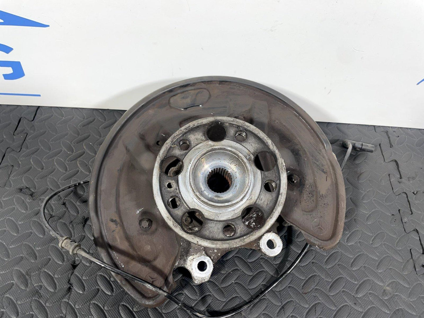14-21 MERCEDES C300 W205 REAR RIGHT DRIVER SIDE WHEEL HUB A2055467480
