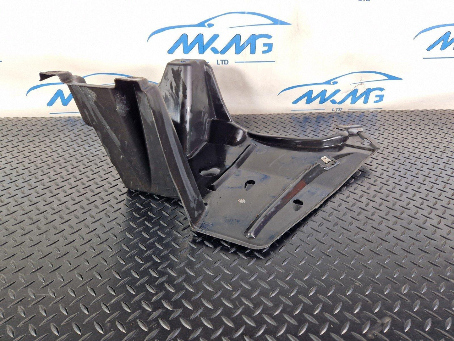 12-18 AUDI A6 C7 REAR RIGHT SIDE UNDERBODY UNDERTRAY COVER 4G0825219B