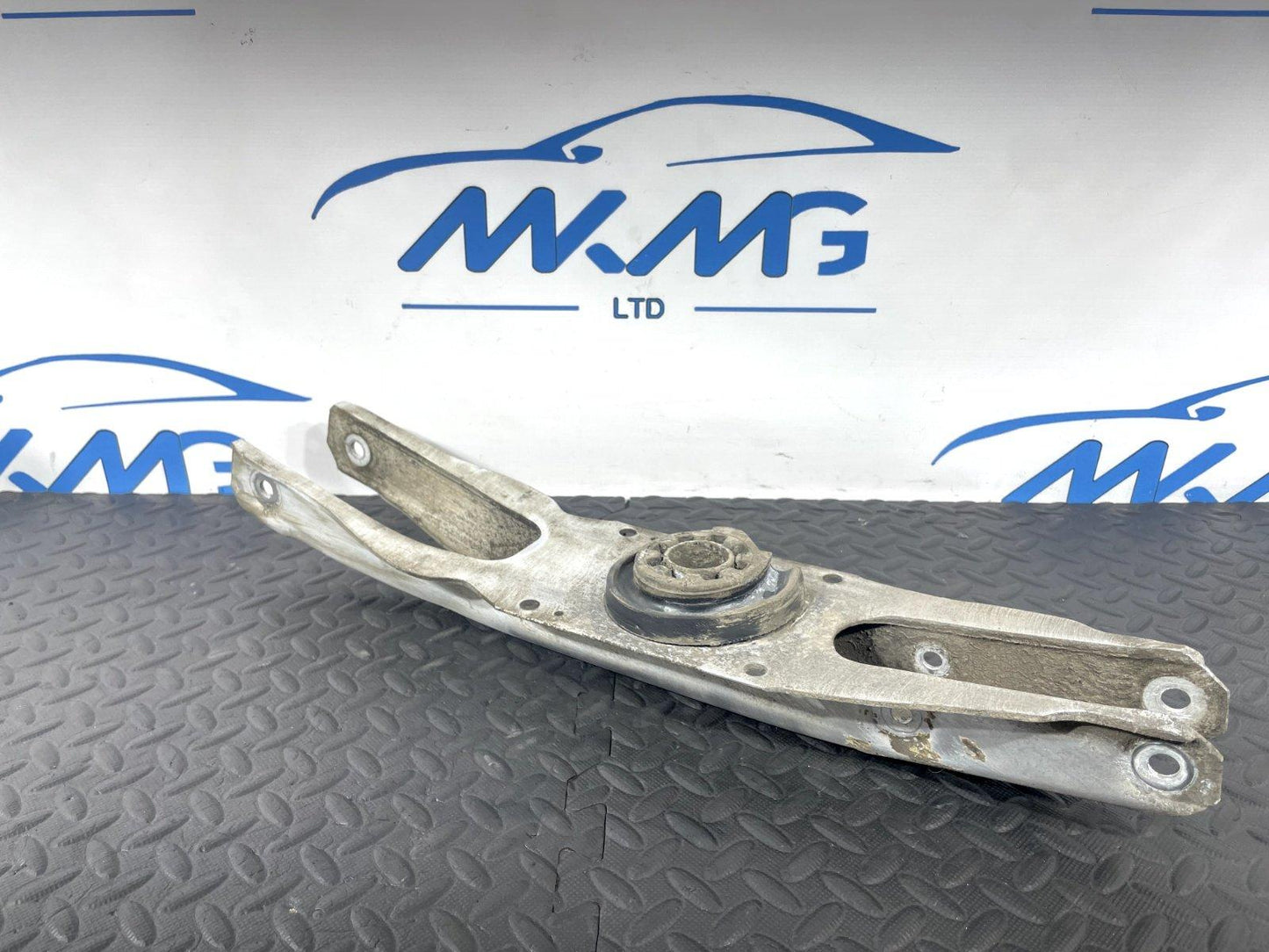 12-18 MERCEDES A B CLA W246 W176 C117 REAR LEFT / RIGHT CONTROL ARM A2463520202