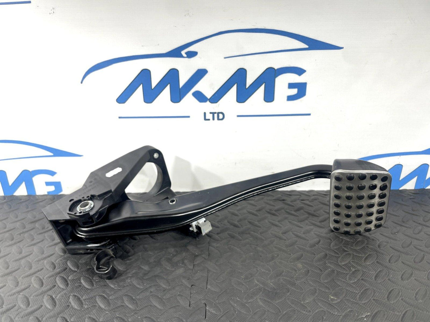 12-18 MERCEDES A CLA W176 C117 GENUINE BRAKE PEDAL A2462901401 A2462902801