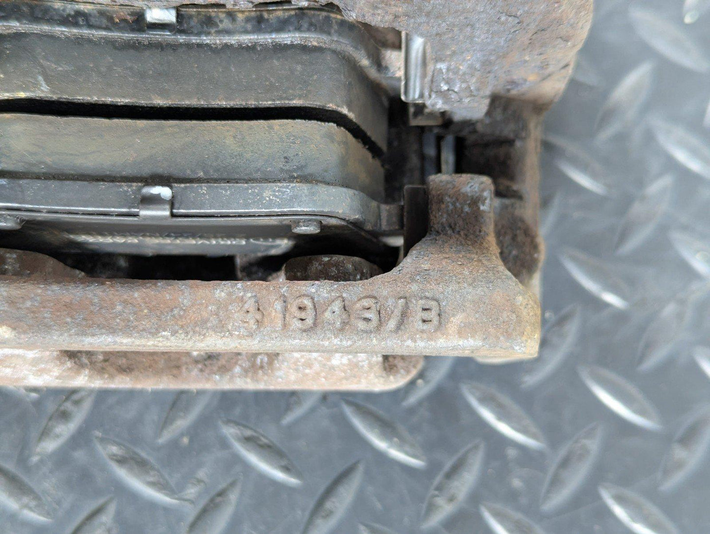 13-19 MERCEDES BENZ CLA C117 GENUINE REAR RIGHT O/S BRAKE CALIPER A2464232498