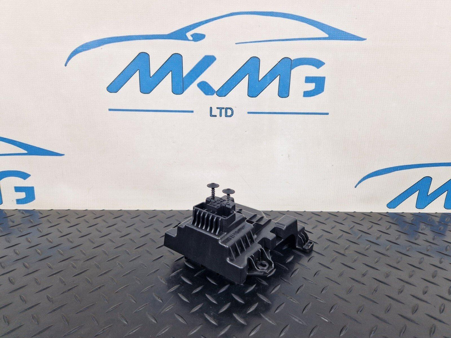 19-ON MERCEDES BENZ B CLASS W247 CENTRE CONSOLE BRACKET MOUNT A2476830400