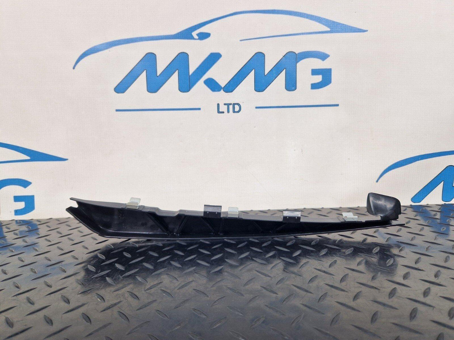 16-23 AUDI A5 F5 SPORTBACK FRONT LEFT SIDE DOOR SEAL BRACKET 8W8837151
