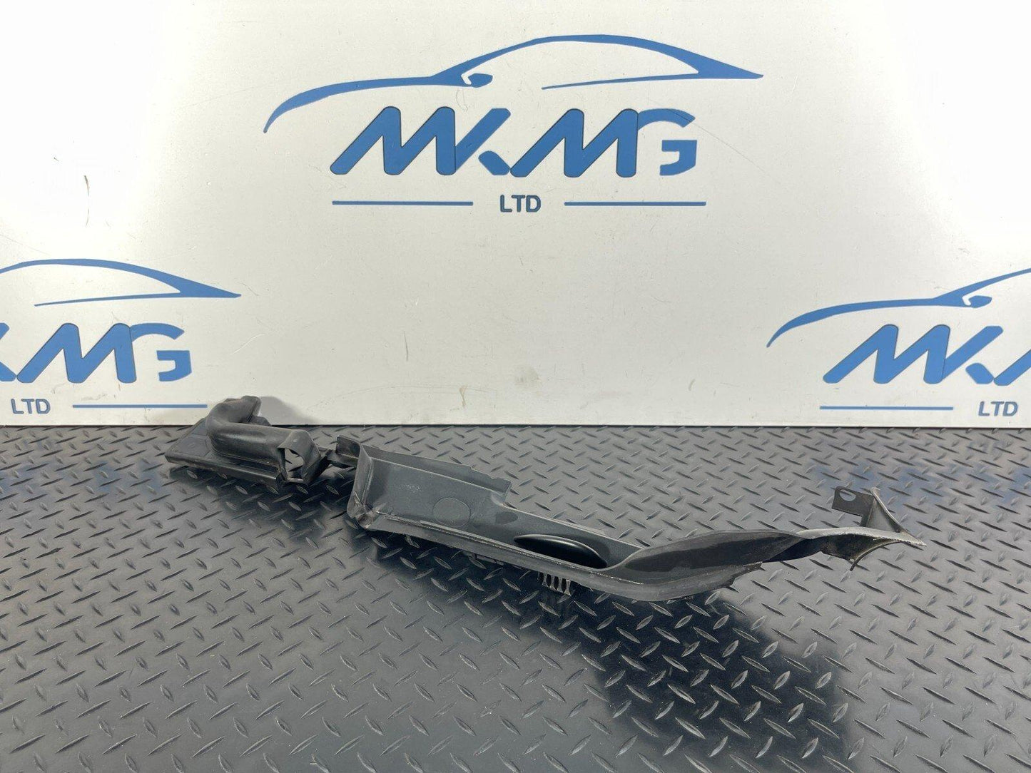 16-19 AUDI A4 B9 GENUINE RIGHT DRIVER SIDE WING RUBBER SEAL 8W0821170