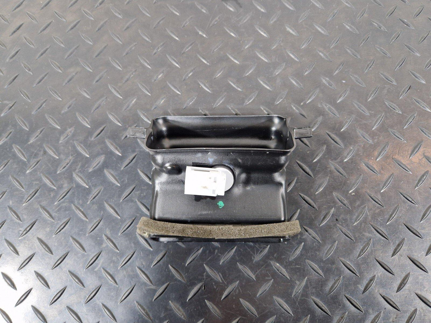 16-24 AUDI A5 F5 OEM GENUINE AIR INTAKE VENT 8W0857042