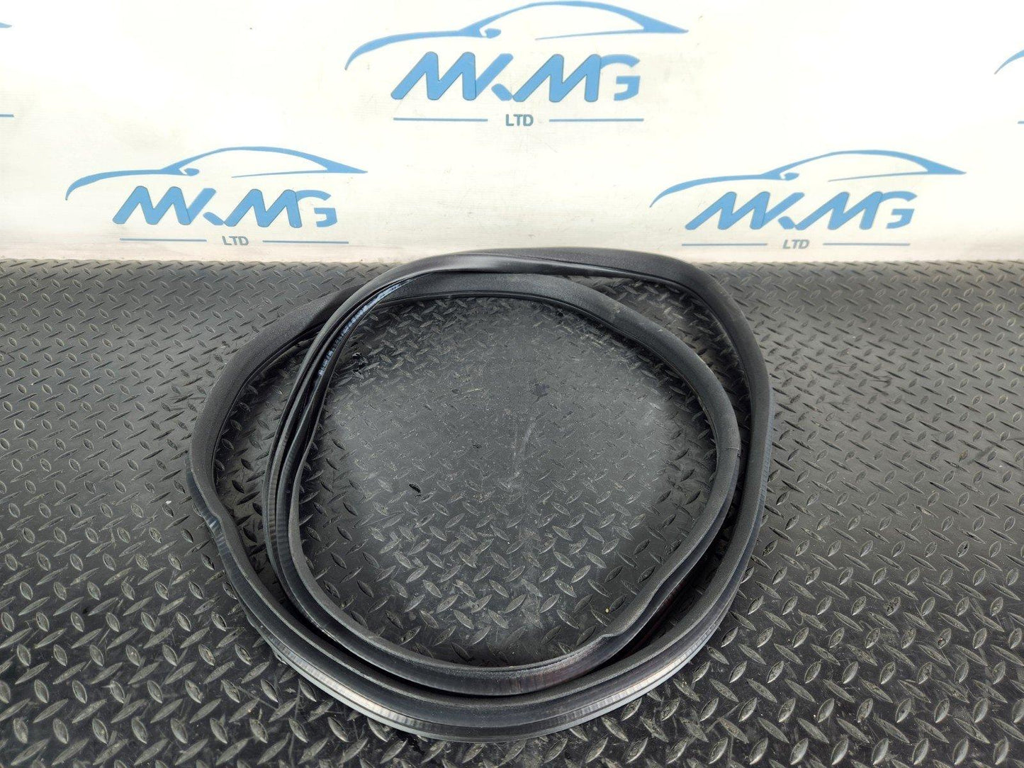 11-19 MERCEDES ML W166 OEM REAR LEFT OR RIGHT SIDE DOOR RUBBER SEAL  A1666970151