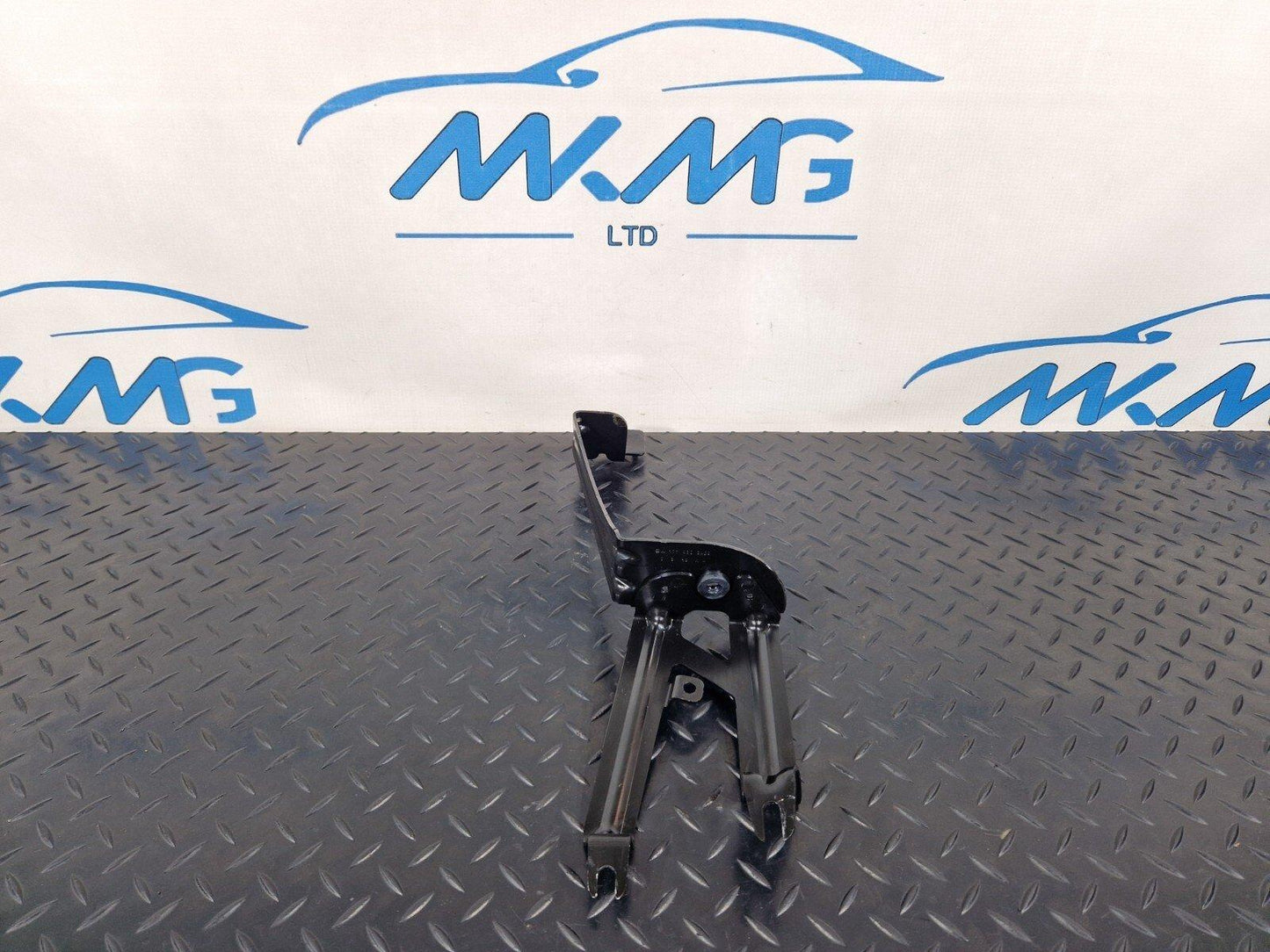19-ON MERCEDES BENZ B CLASS W247 ABS PUMP MOUNT BRACKET SUPPORT A1774303400
