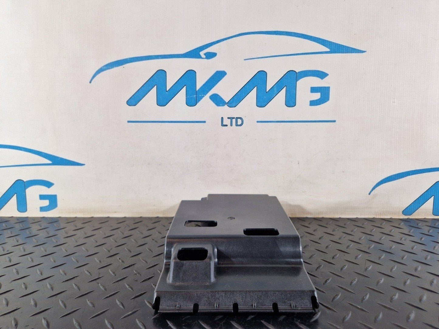 16-19 MERCEDES BENZ GLE W166 FUSE BOX MODULE COVER CAP A1665400080
