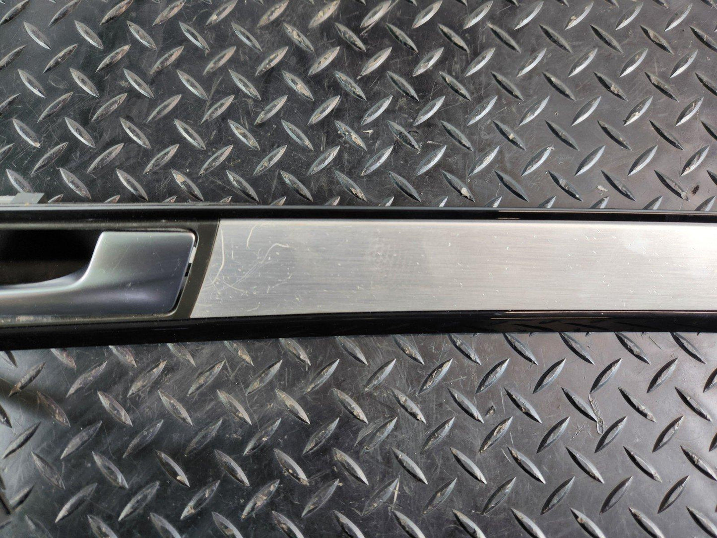 10-18 VW TOUAREG 7P GENUINE FRONT RIGHT O/S DOOR HANDLE 7P6837114