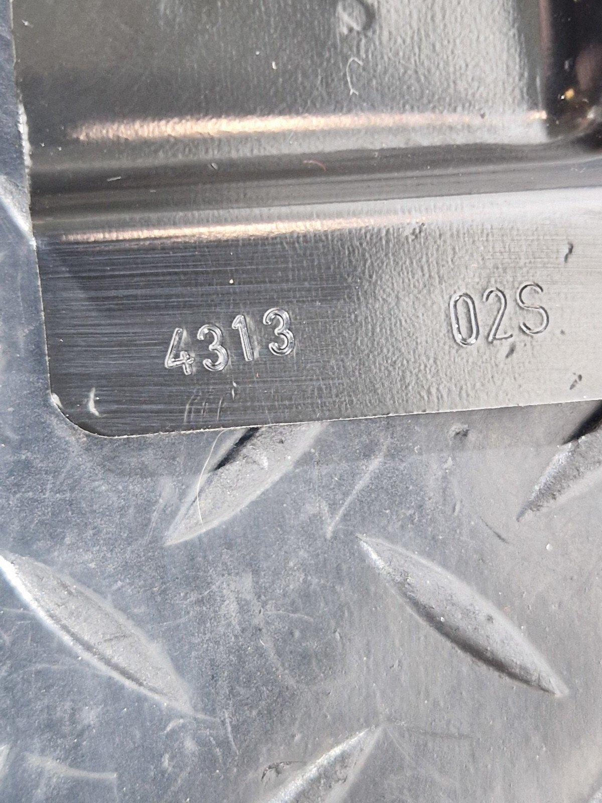 10-18 AUDI A7 4G S-LINE GENUINE OEM MOUNTING TIE DOWN EYE 4G8813383