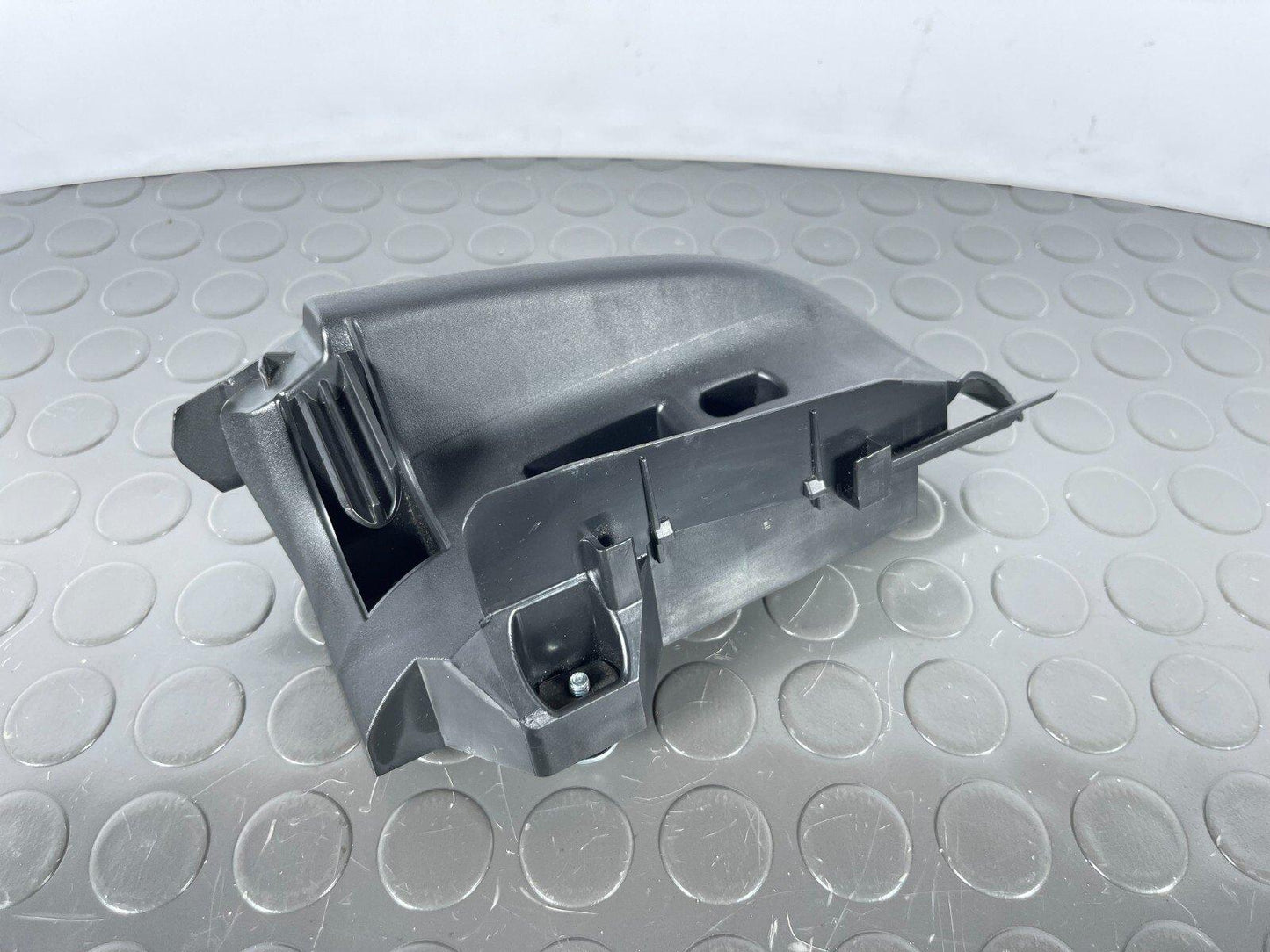 16-19 AUDI A4 B9 GENUINE REAR RIGHT SEAT BELT GUIDE 8W0857792