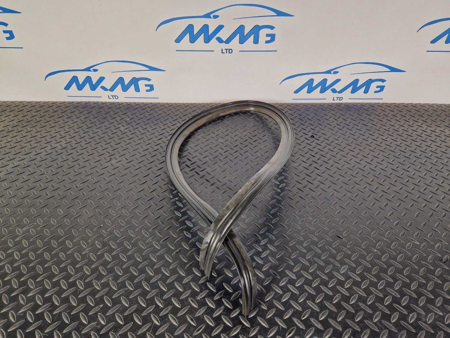 18-ON MERCEDES BENZ SPRINTER W907 W910 OEM BONNET RUBBER SEAL A9108870000