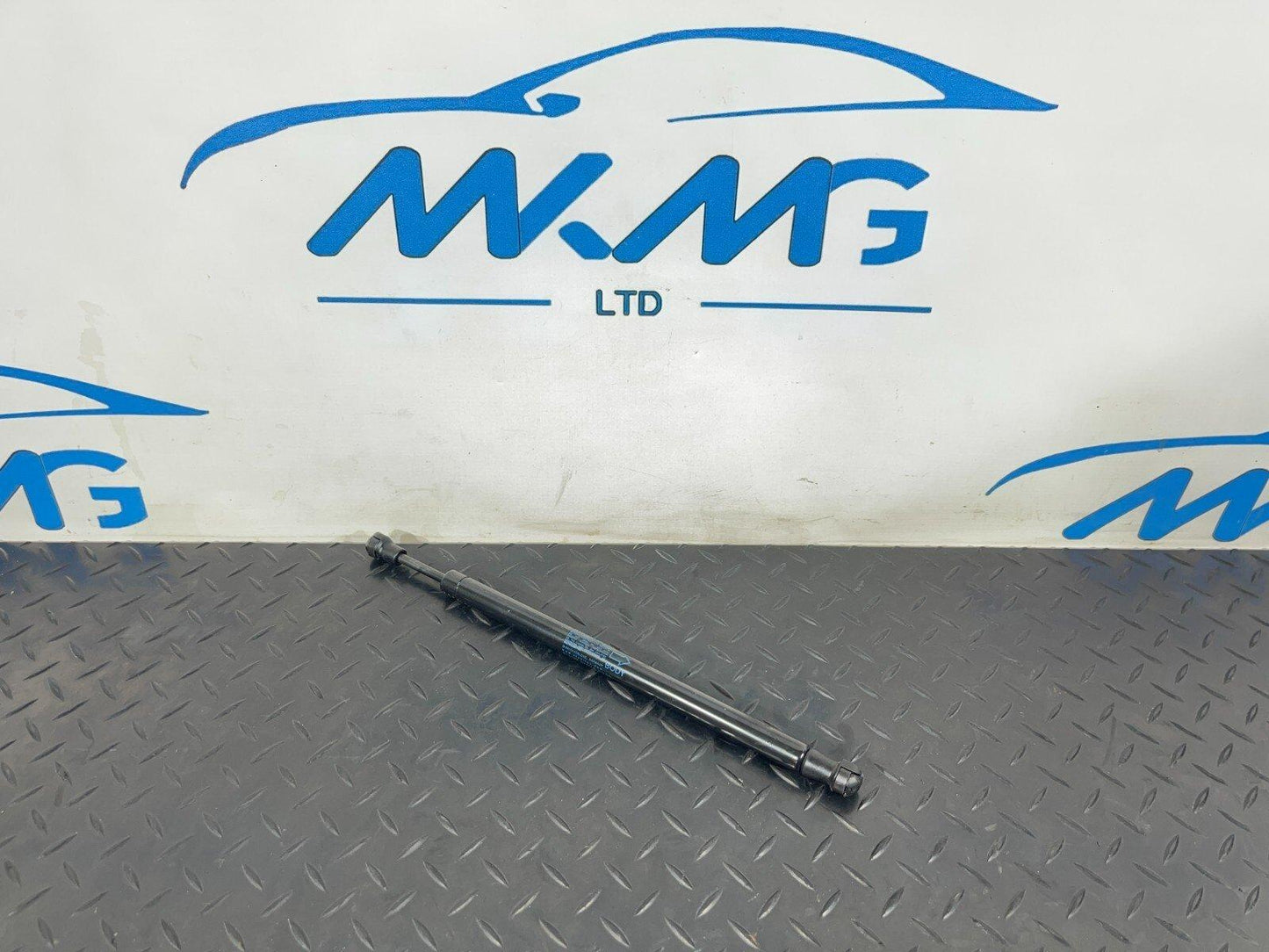 16-19 AUDI A4 B9 REAR BOOT LID STRUT 8W5827919