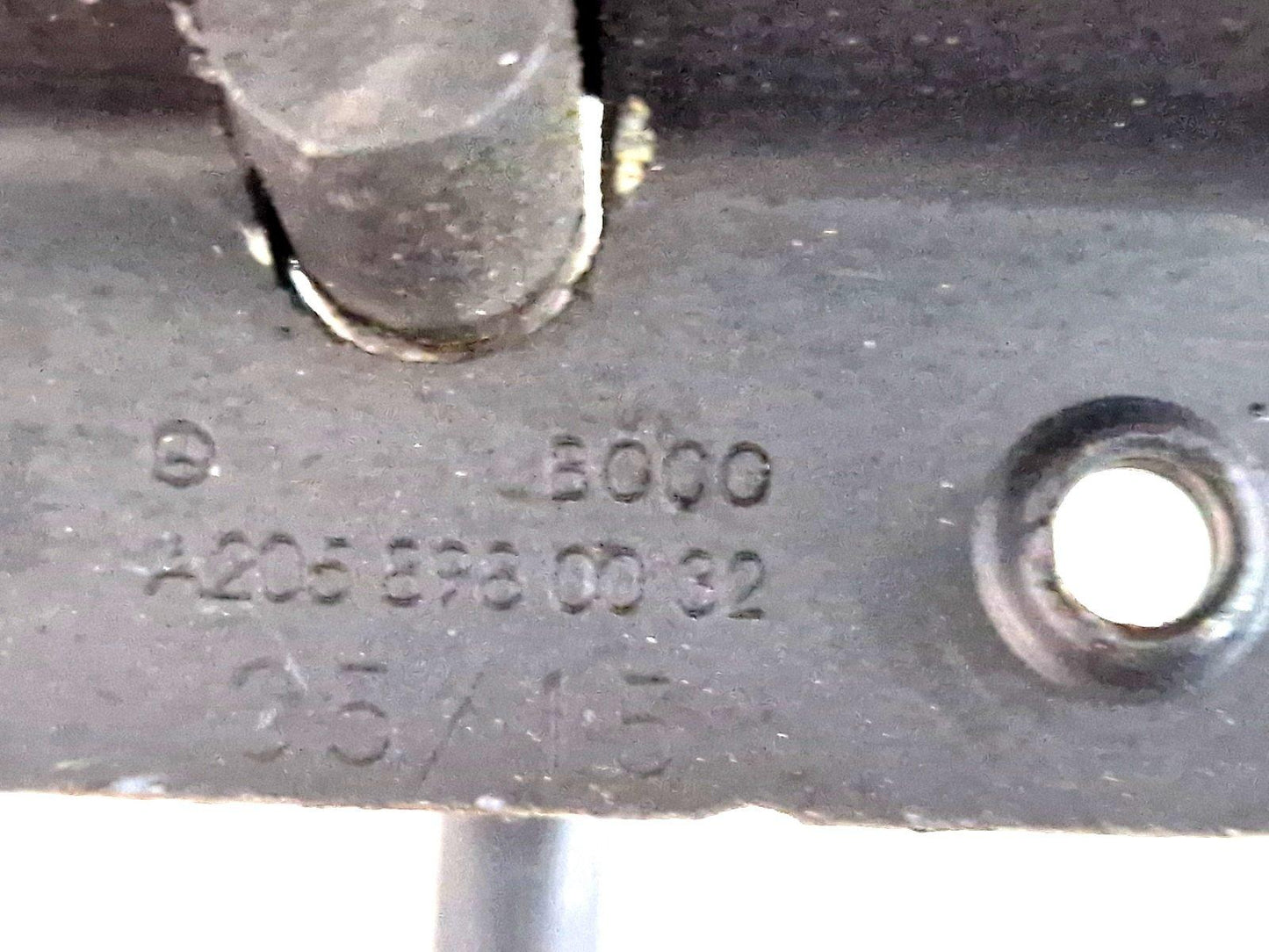 MERCEDES W205 GENUINE FRONT LOCKING STRIKER SUPPORT BRACKET A2058980032