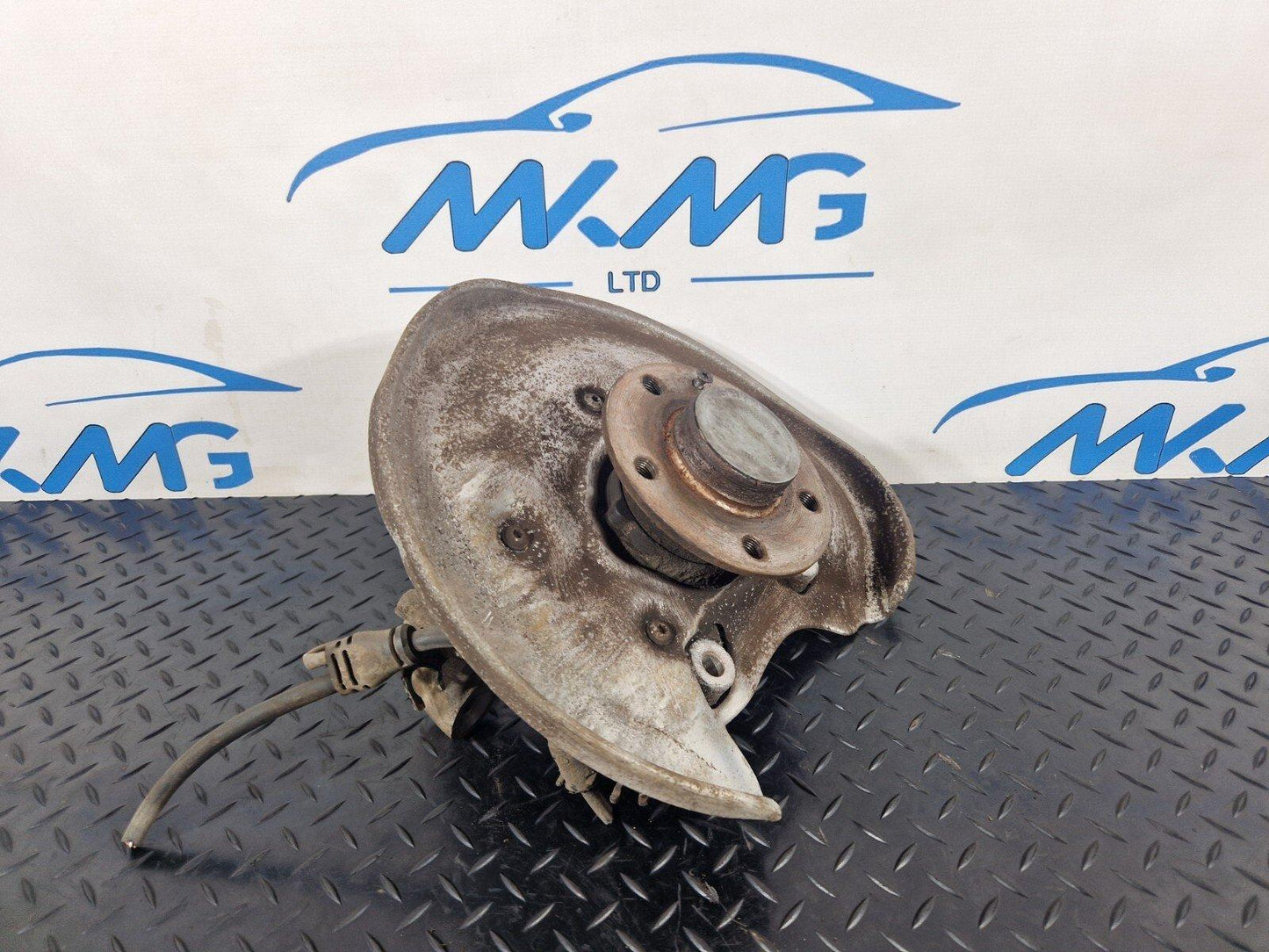 16-19 AUDI A4 B9 AVANT GENUINE REAR LEFT N/S WHEEL HUB & BEARING 8W0505459E