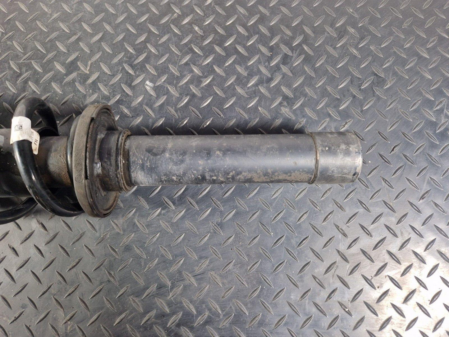 16-19 AUDI A4 B9 FRONT STRUT SHOCK ABSORBER FITS BOTH SIDES 8W0031AK 8W0413031AK