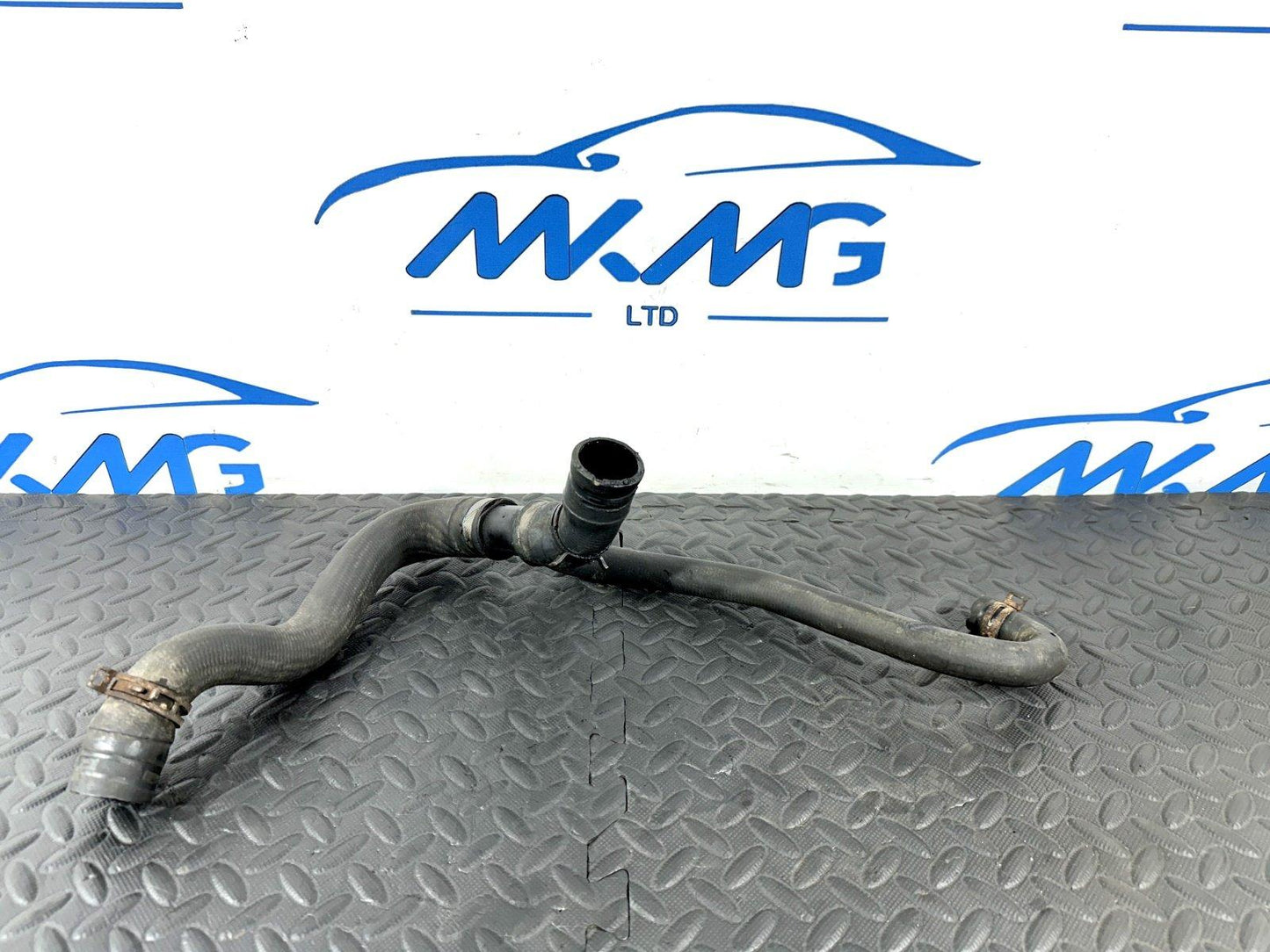 12-18 MERCEDES A CLASS W176 1.5CDI OM607 GENUINE WATER COOLANT PIPE A2465011556