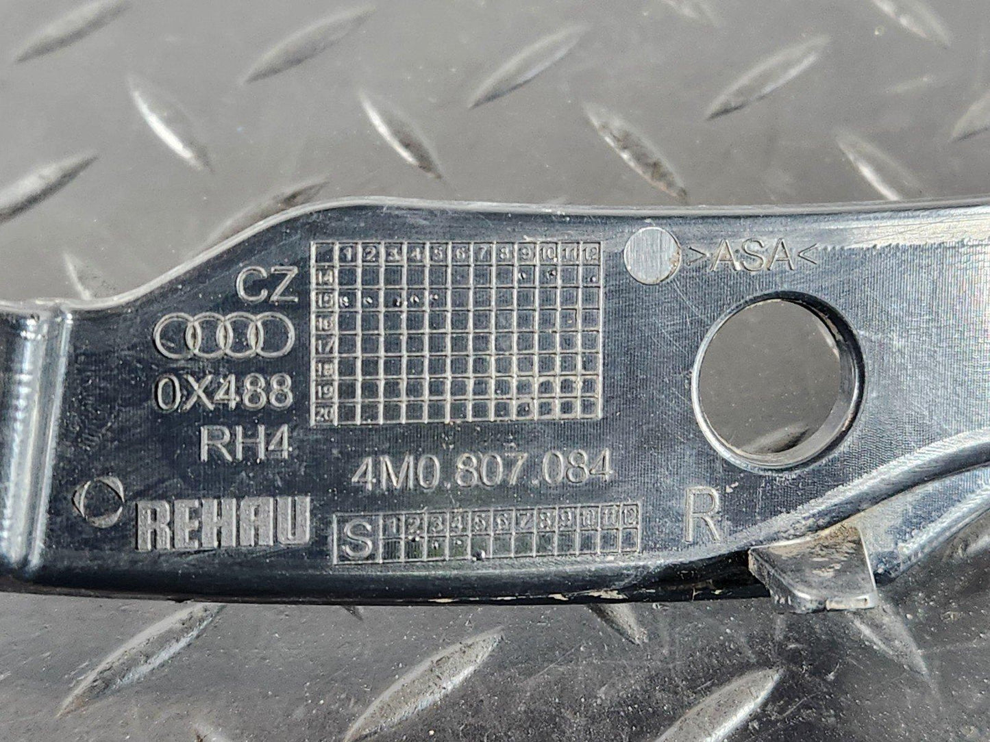 16-20 AUDI Q7 4M OEM REAR RIGHT O/S DRIVER WHEEL ARCH TRIM MOULDING 4M0807084
