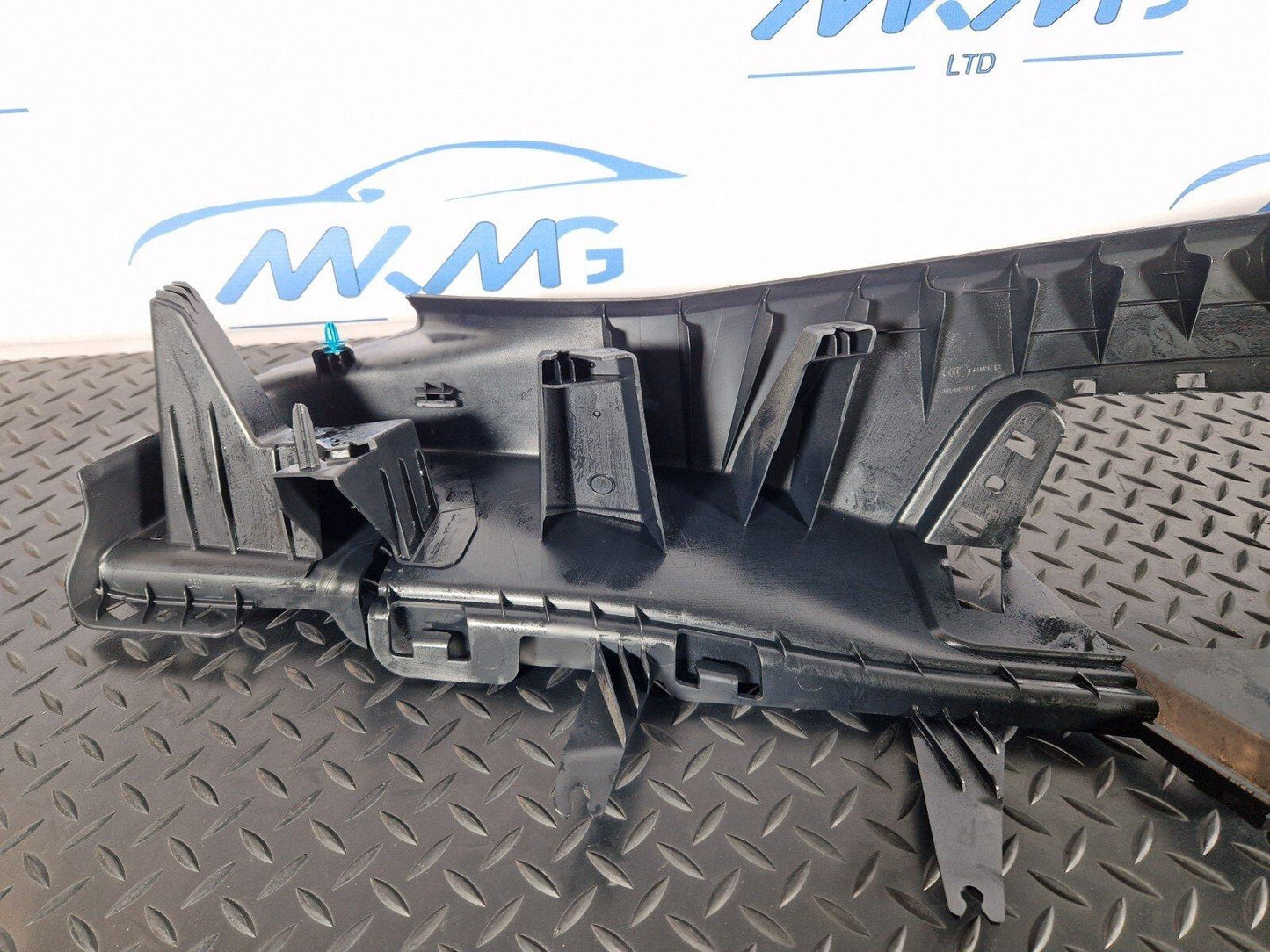 19-ON MERCEDES BENZ B CLASS W247 REAR RIGHT INNER DOOR SILL TRIM A2476909600