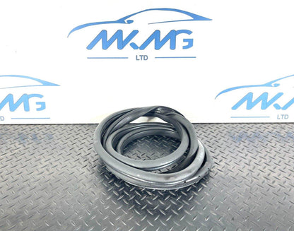 16-19 AUDI A4 B9 SALOON GENUINE TAILGATE RUBBER SEAL 8W5827705D