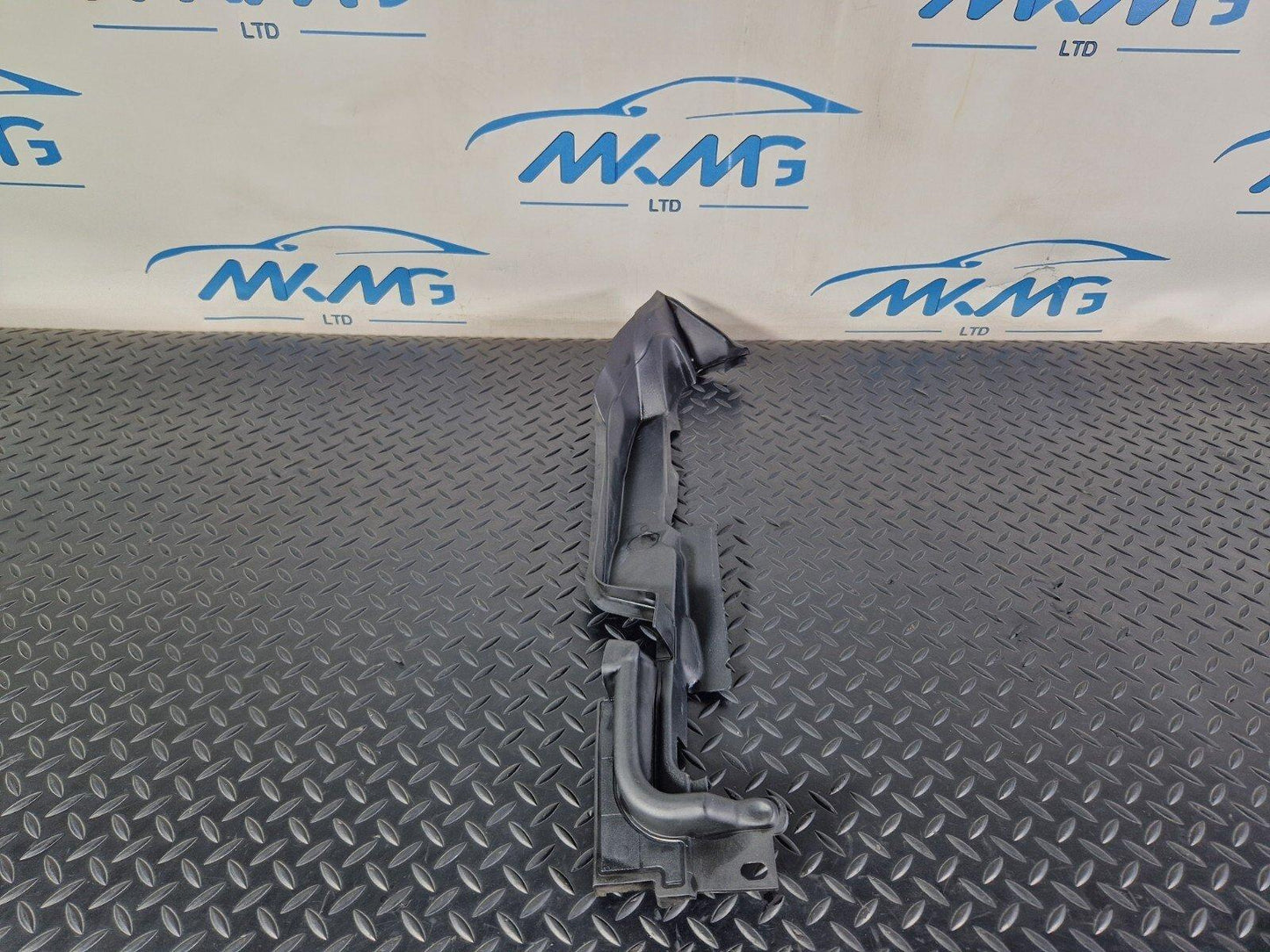 16-24 AUDI A5 F5 COUPE OEM FRONT LEFT WING FENDER SEAL TRIM 8W6821169C