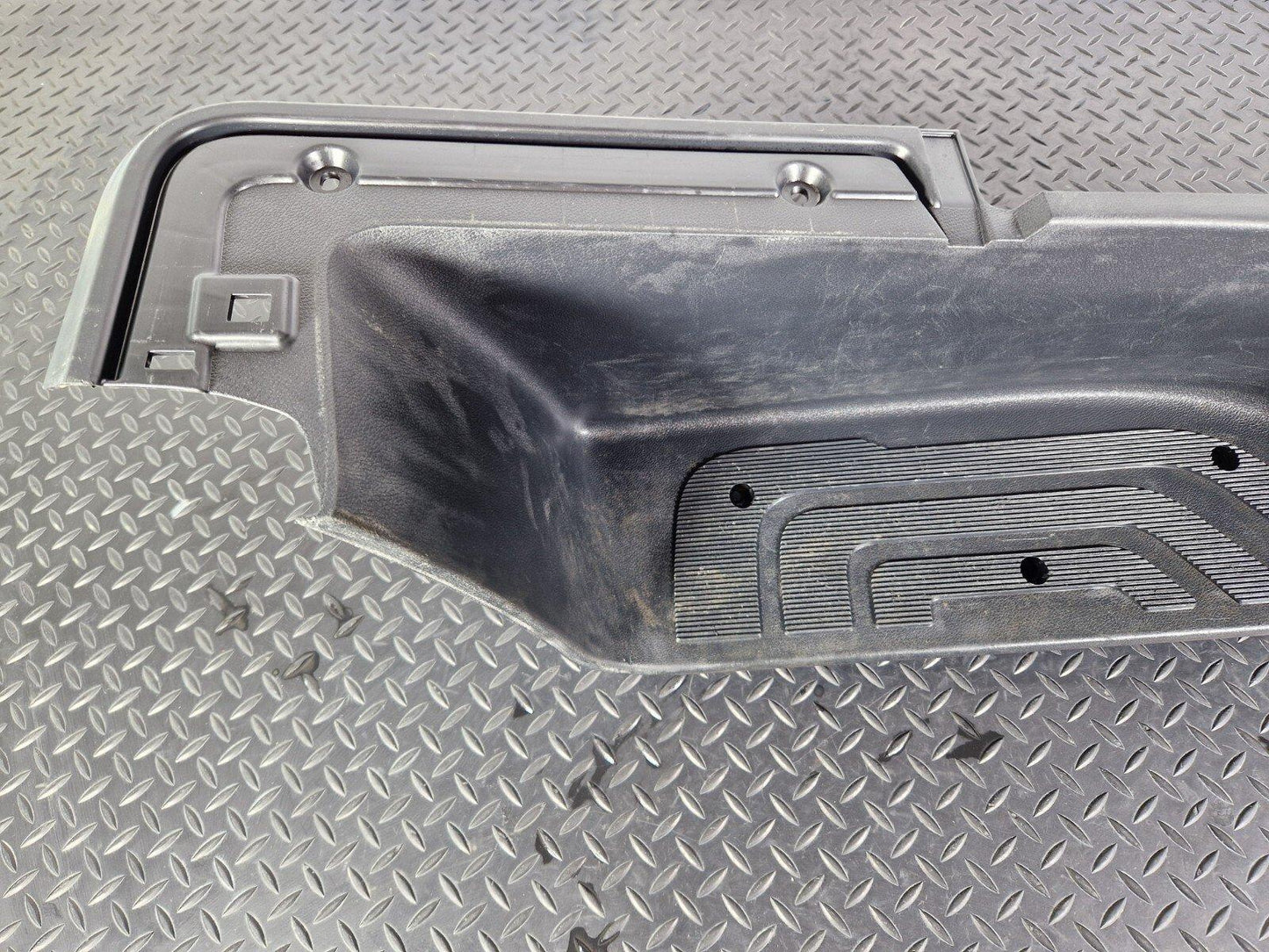 18-ON MERCEDES BENZ SPRINTER W907 W910 SIDE STEP TRIM LEFT SIDE A9106860100