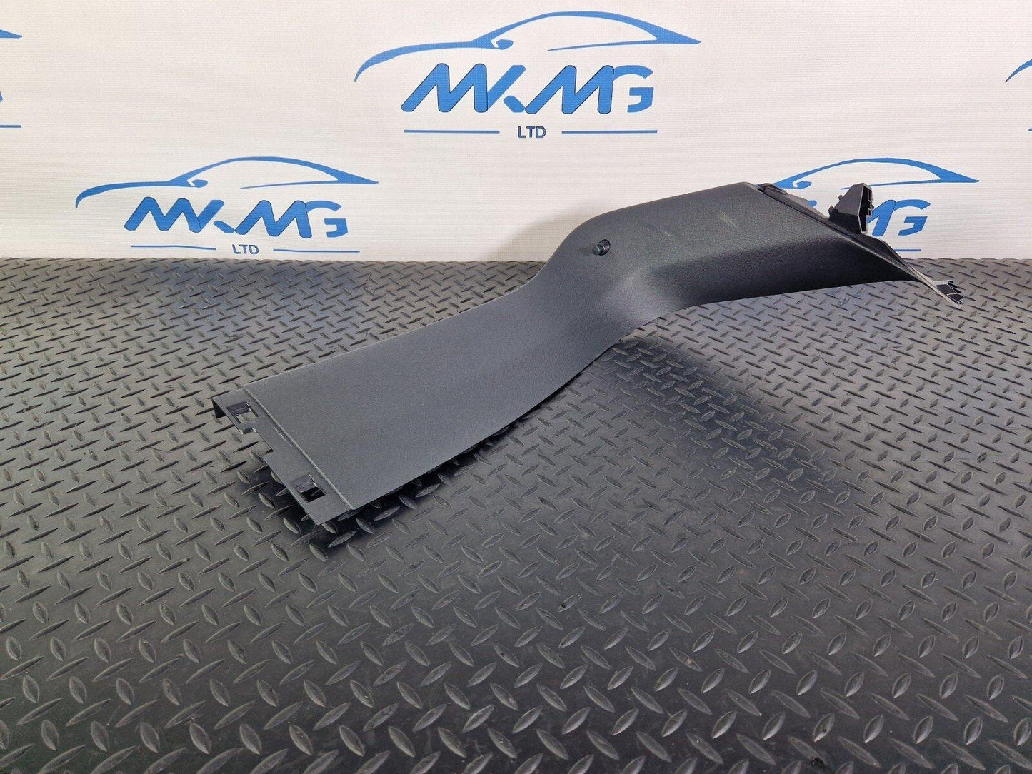 14-19 MERCEDES BENZ GLA X156 TAILGATE COVER TRIM LEFT A1567400171 A1567401900