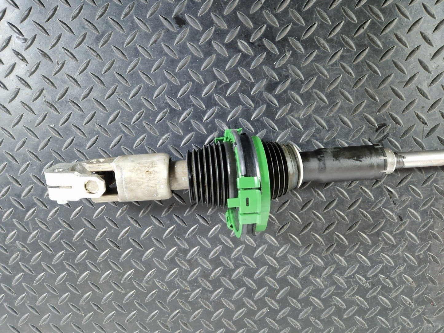 14-21 MERCEDES BENZ C300h W205 STEERING COLUMN JOINT KNUCLE SHAFT A2314600056
