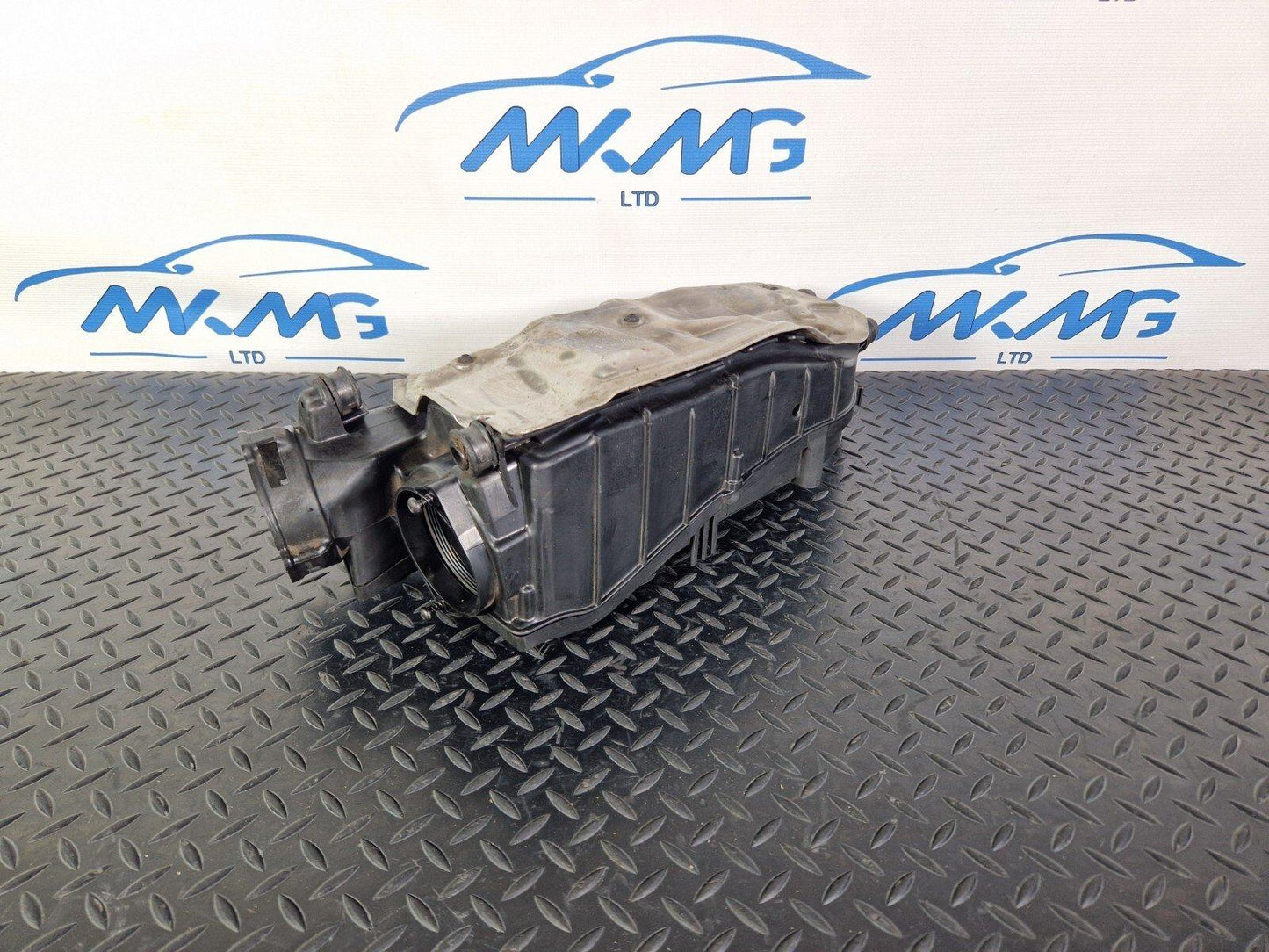 14-21 MERCEDES BENZ C300h W205 OEM AIR FILTER BOX A6510900700