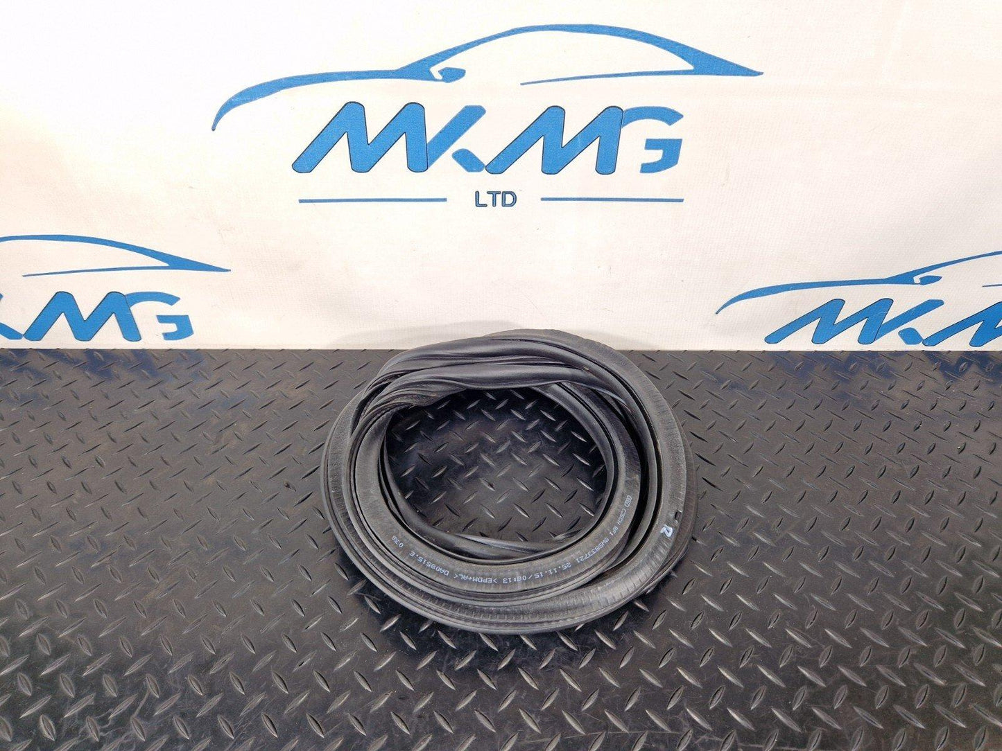 16-19 AUDI A4 B9 REAR LEFT OR RIGHT DOOR RUBBER SEAL 8W5833721