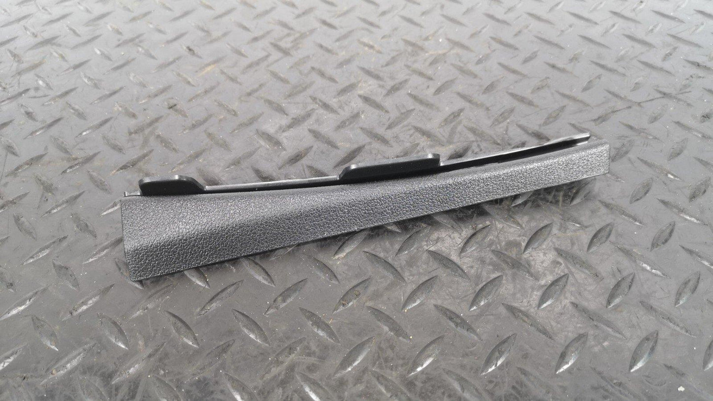 16-19 AUDI A4 B9 S-LINE GENUINE RIGHT DRIVER SIDE A PILLAR BRACKET 8W0868204
