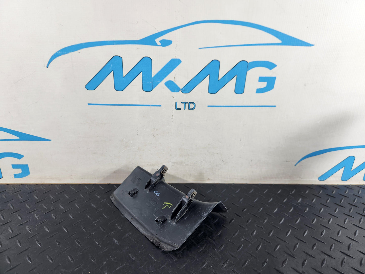 Range Rover Sport L494 Damaged Tailgate Trim Panel DK62-28661-AC