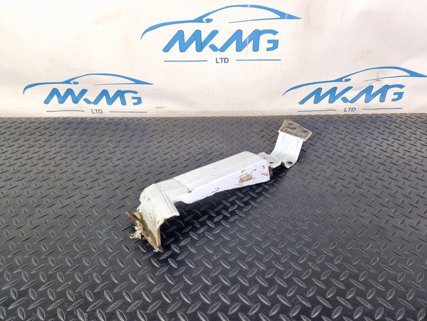 18-ON MERCEDES BENZ SPRINTER  W907 FRONT LEFT WING STRIP A9108810200