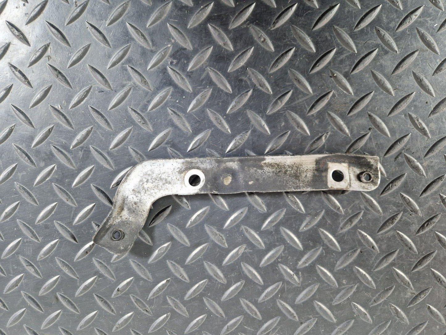 06-14 MERCEDES BENZ SPRINTER W906 STARTER MOUNT SUPPORT BRACKET A6511510040