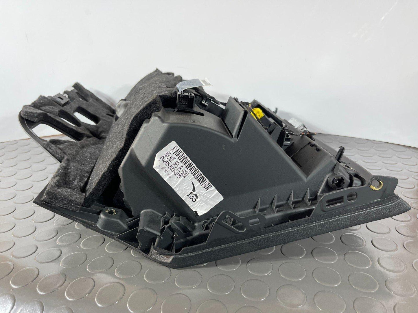 16-19 AUDI A4 B9 ESTATE GENUINE GLOVE BOX STORAGE COMPARTMENT 8W2857035