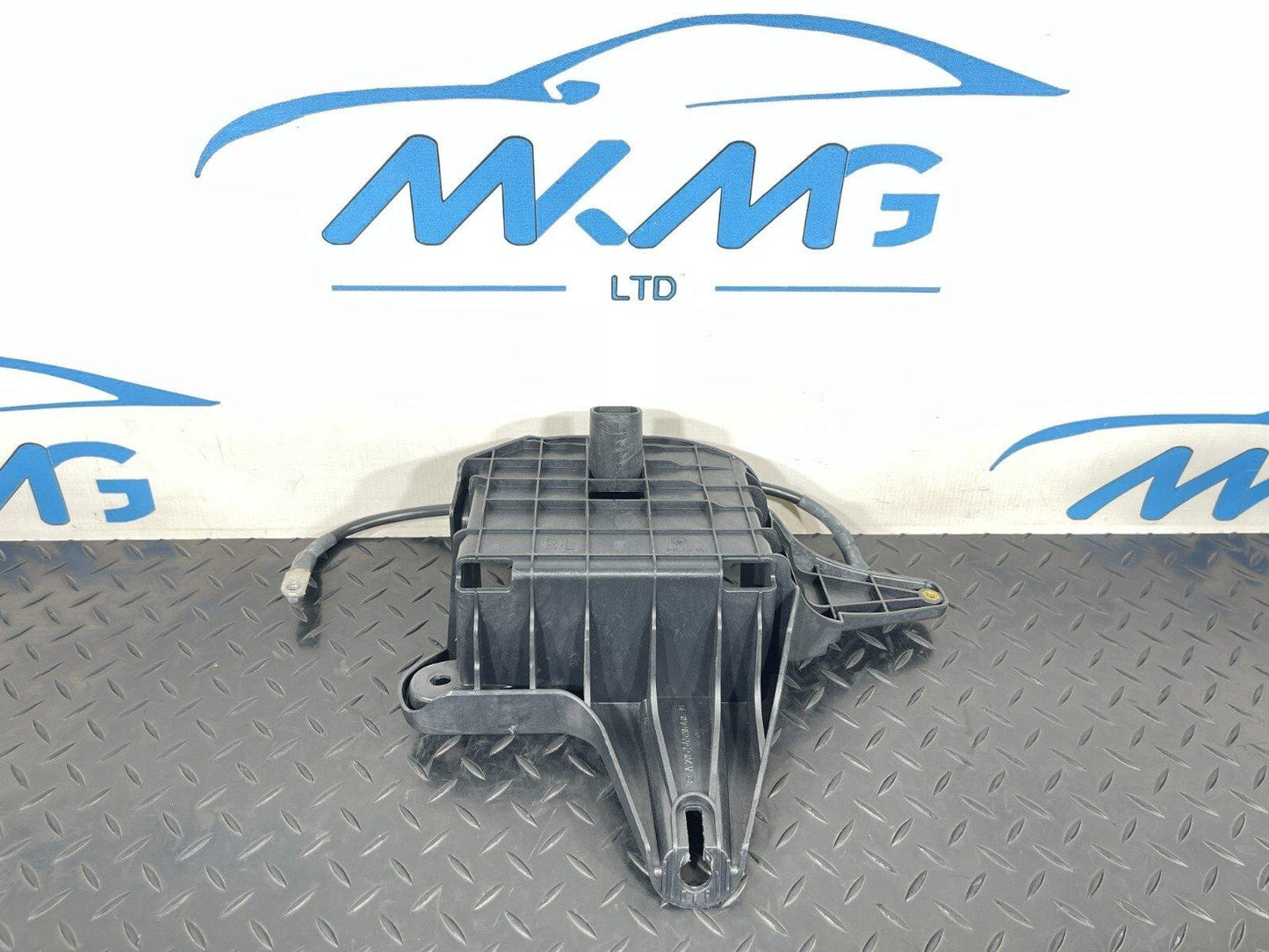 14-21 MERCEDES BENZ C300 W205 GENUINE BATTERY HOLDER BRACKET A2055451640