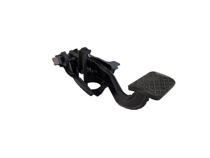 2015 MERCEDES BENZ C W205 GENUINE FRONT RIGHT BRAKE PEDAL A2052920515