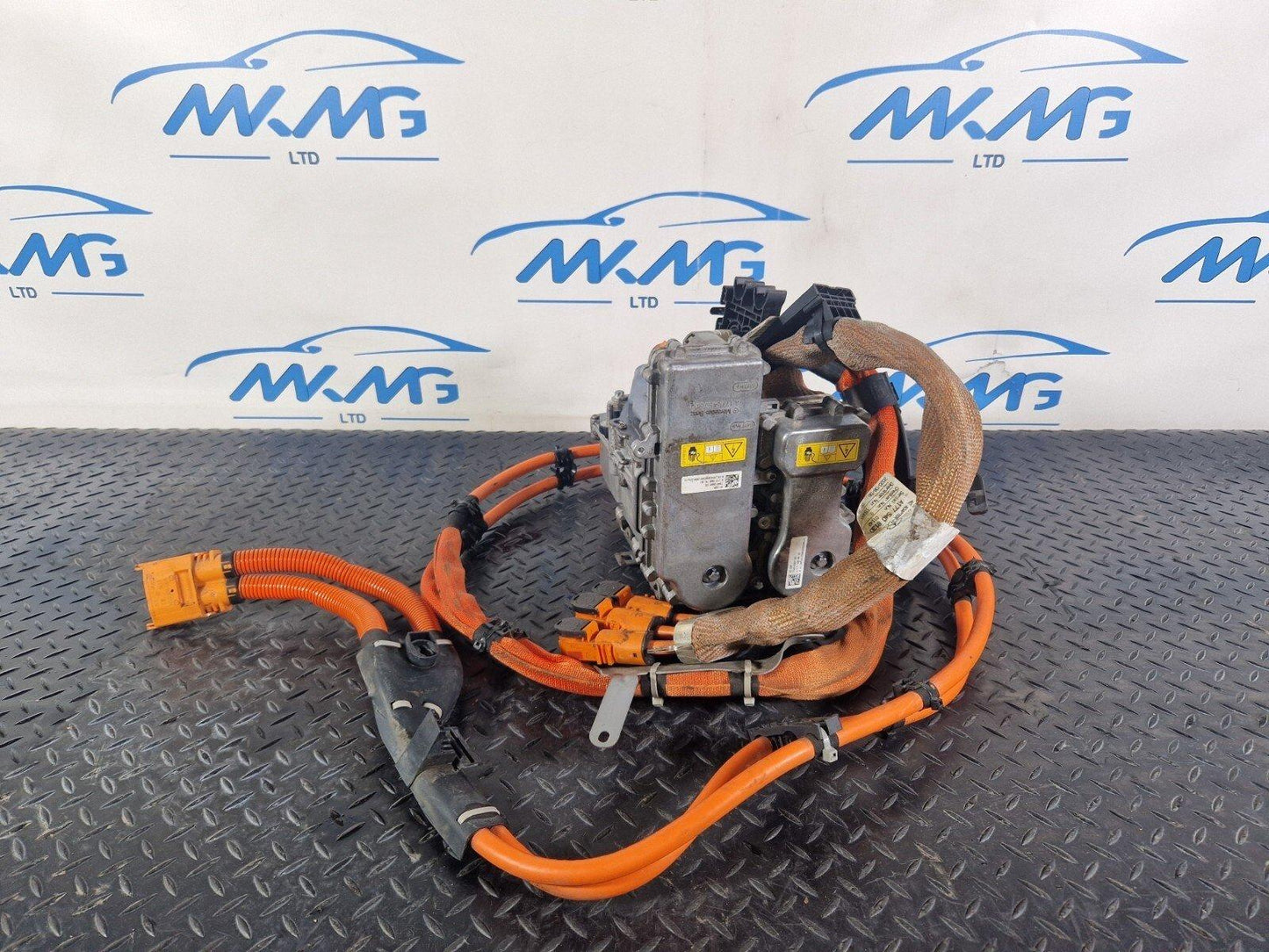 19-ON MERCEDES CLA C118 250E BATTERY CHARGER WITH CABLE A1779002406 A1775408130