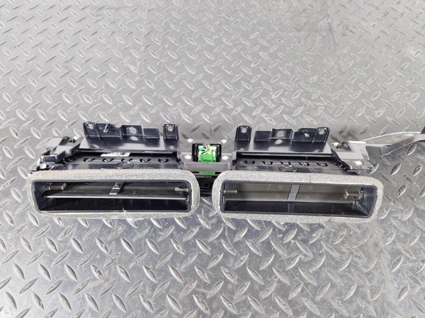 19-ON RANGE ROVER EVOQUE L551 DASHBOARD AIR VENT GRILLE SURROUND TRIM