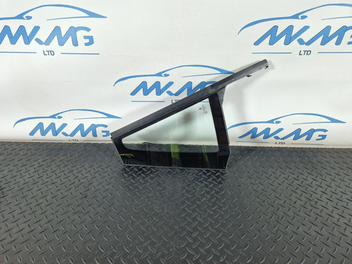 16-22 BMW X1 F48 GENUINE OEM REAR RIGHT O/S DOOR FIXED WINDOW GLASS 7405604